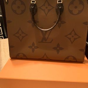 Louis Vuitton OnTheGo GM